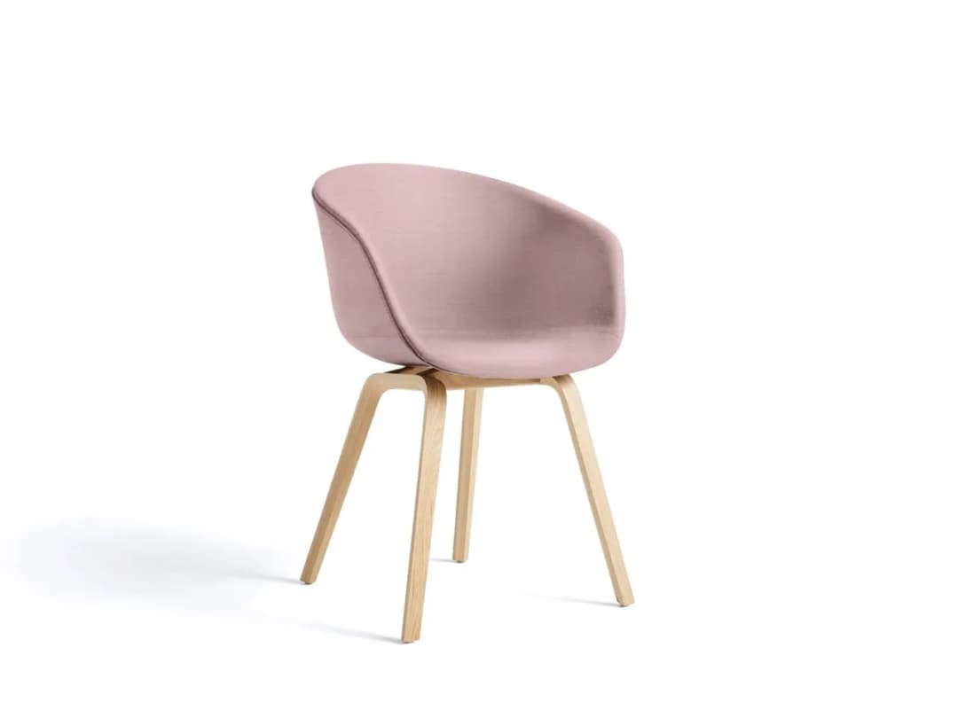 Krzesła dla tych co przyszli poczytać komentarze – ironia i humor w sieci