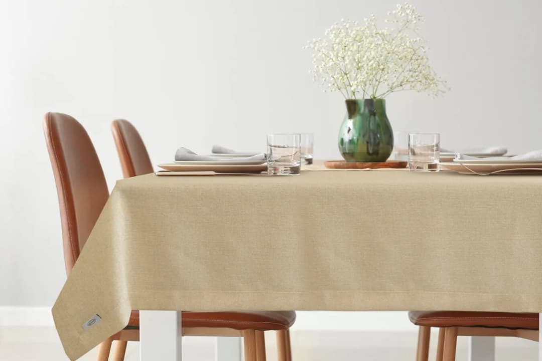 Czym przykryć stół w kuchni, aby uniknąć zarysowań i plam?