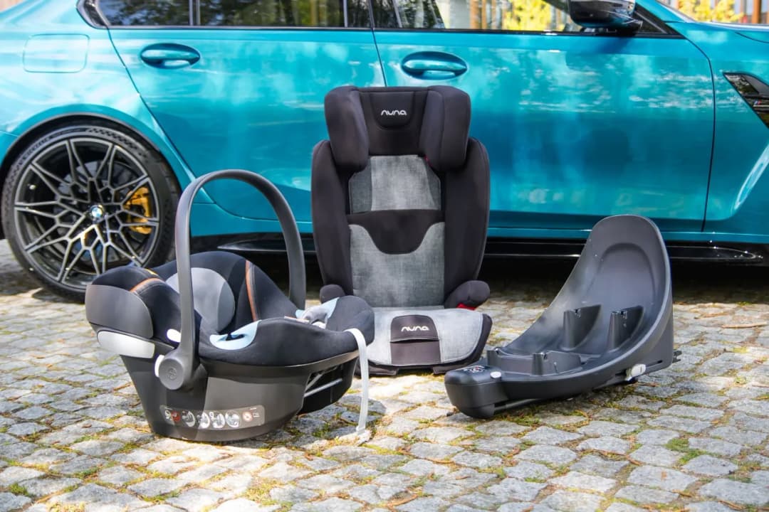 Jakie auto pomieści 3 foteliki na tylnej kanapie? Sprawdź modele!