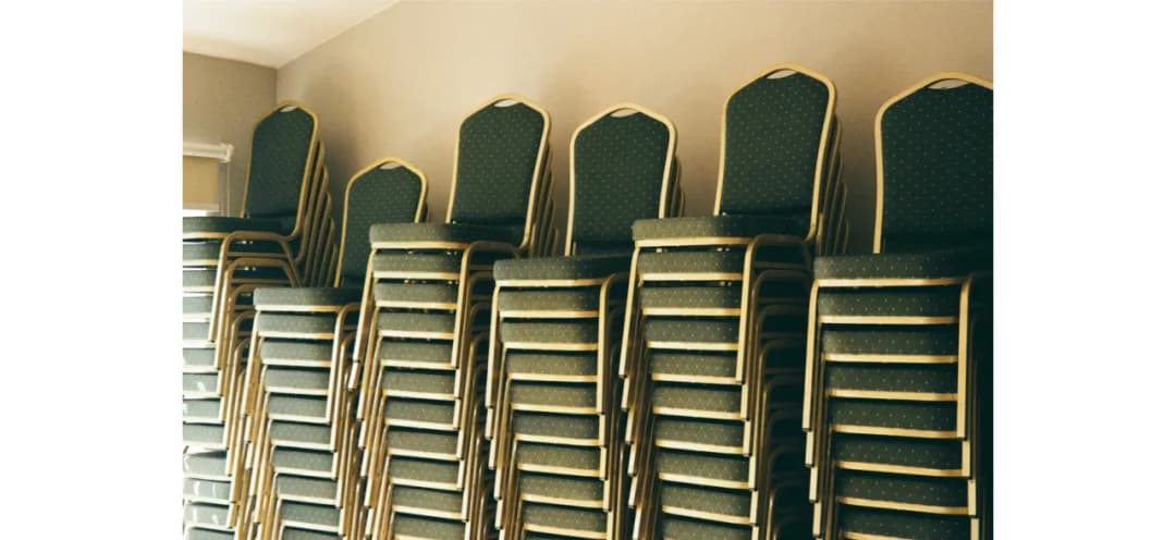 Krzesła sztaplowane co to znaczy – funkcjonalność i zastosowanie w przestrzeni