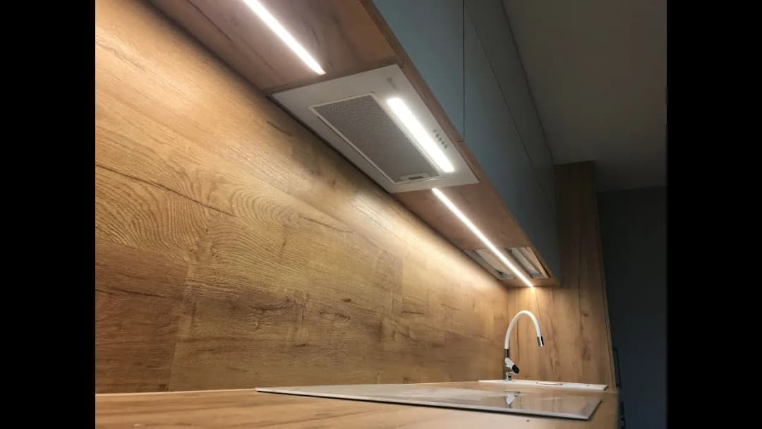 Jak zamontować okap teleskopowy w szafce - uniknij najczęstszych błędów