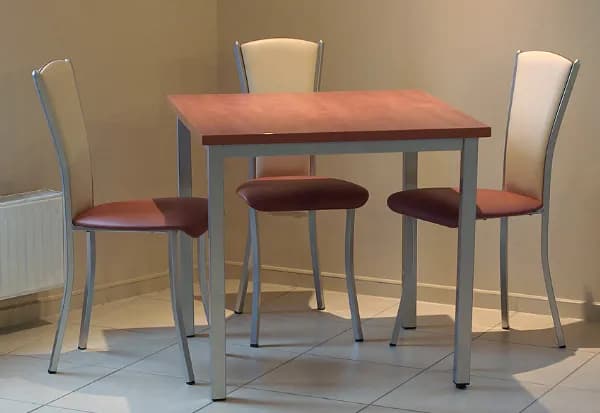 Jakie krzesła do kuchni wybrać, by uniknąć błędów w aranżacji?