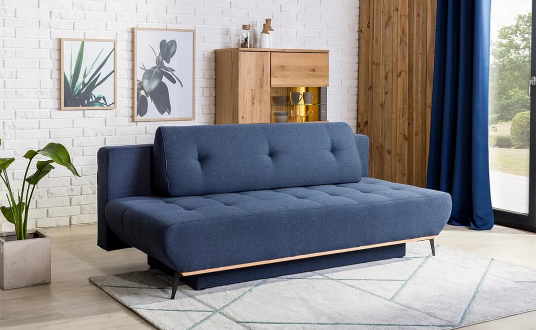 Jakie meble do granatowej kanapy, aby stworzyć harmonijne wnętrze?