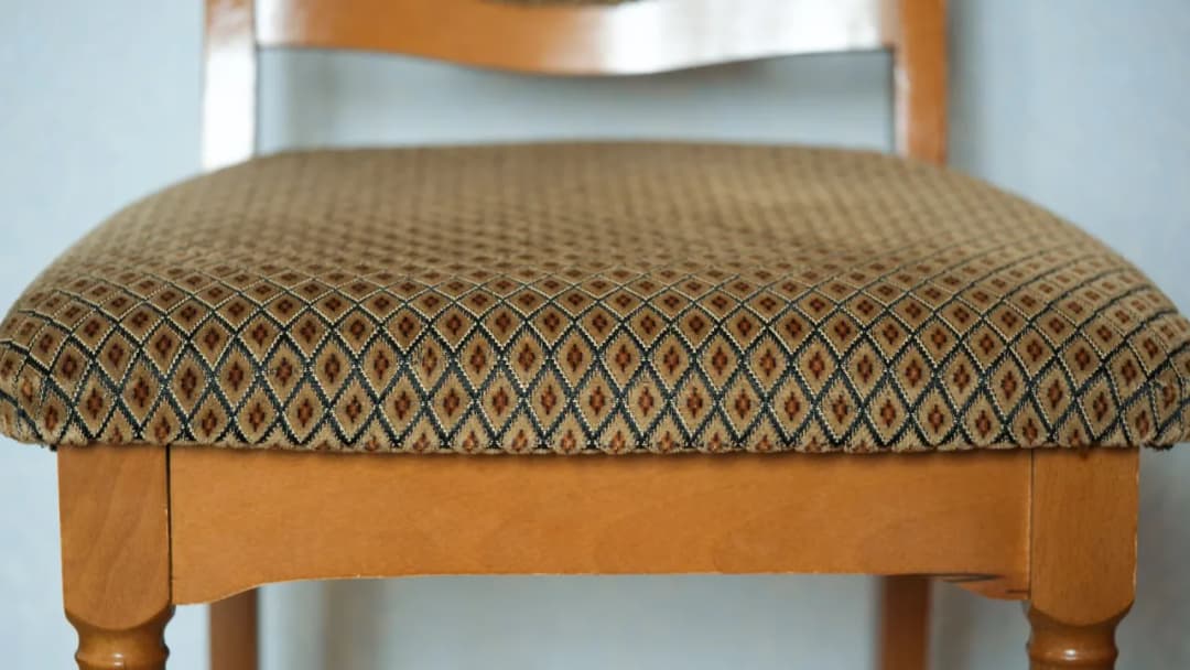 Jak uszyć pokrowiec na krzesło - proste kroki i wideo tutoriale