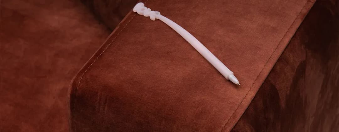 Skuteczne sposoby na to, czym sprać długopis z kanapy bez uszkodzeń