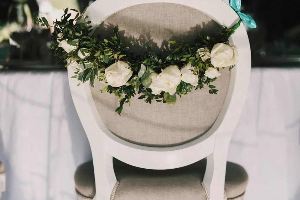 Jak ustroić krzesło komunijne, aby zachwycić gości i dziecko