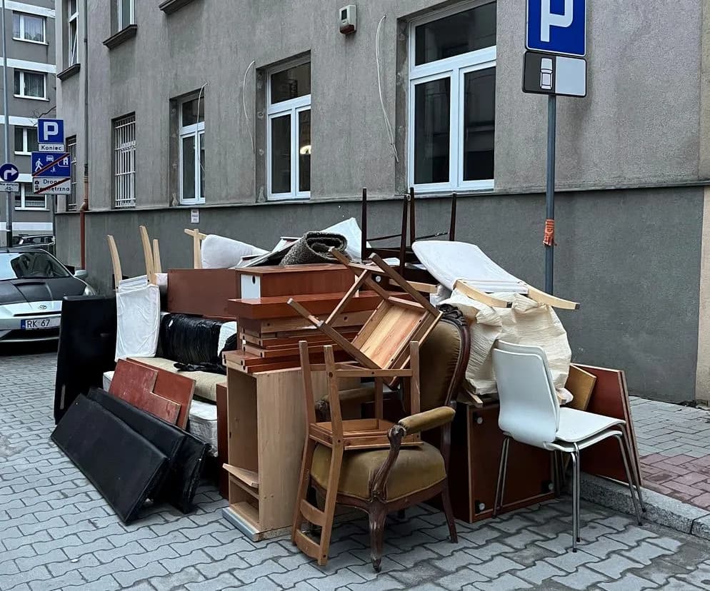 Gdzie wyrzucić plastikowe krzesło, aby uniknąć problemów z utylizacją? Gdzie wyrzucić plastikowe krzesło, aby uniknąć problemów z utylizacją?